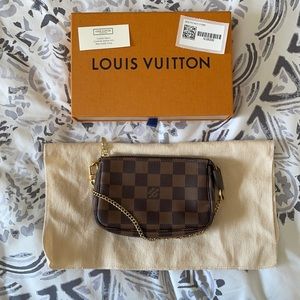 Louis Vuitton Mini Pochette Accessoires in DE